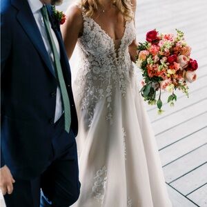 Elegant Lace Wedding Dress